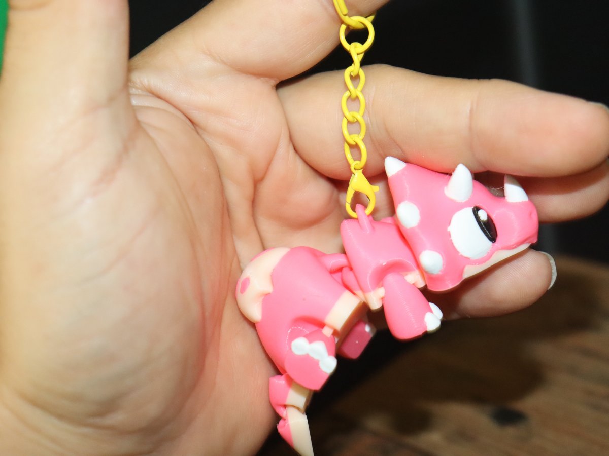 Baby Dino Triceratops Pink (Schlüsselanhänger)